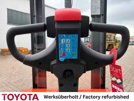 Wózek wysokiego podnoszenia 2017  Toyota SWE 120 / Akku neu! (4)