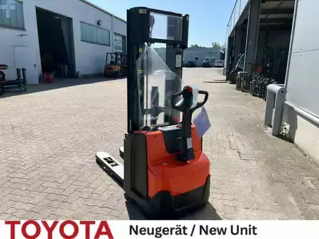 Hochhubwagen 2026  Toyota SWE 120, Neu! (2)