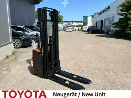 Hochhubwagen 2026  Toyota SWE 120, Neu! (3)
