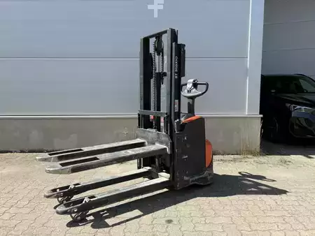 Hochhubwagen 2020  Toyota SWE 200 D (1)