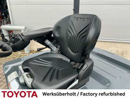 Eléctrica de 4 ruedas 2018  Toyota 8 FBMT 30 / Akku überh.! (4)