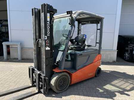 Elektryczne 4-kołowe 2020  Toyota 8 FBMT 25 (1)