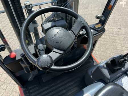 3-wiel elektrische heftrucks 2014  Toyota 7 FBEST 15 (6)