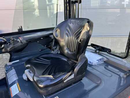 Eléctrica de 4 ruedas 2020  Toyota 8 FBMT 35 / Akku 72% (4)