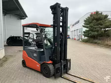 Eléctrico - 4 rodas 2015  Toyota 8 FBMT 30 / Akku 71% (3)