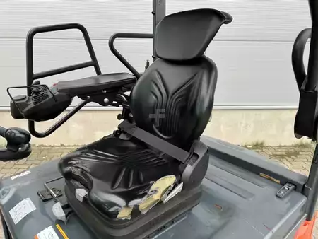 Eléctrico - 4 rodas 2015  Toyota 8 FBMT 30 / Akku 71% (4)