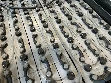 Eléctrico - 4 rodas 2015  Toyota 8 FBMT 30 / Akku 71% (8)