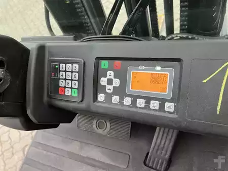 Eléctrico - 4 rodas 2015  Toyota 8 FBMT 30 / Akku 71% (9)