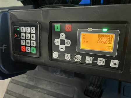 Elektro 4 Rad 2014  Toyota 8 FBMKT 25 (9)