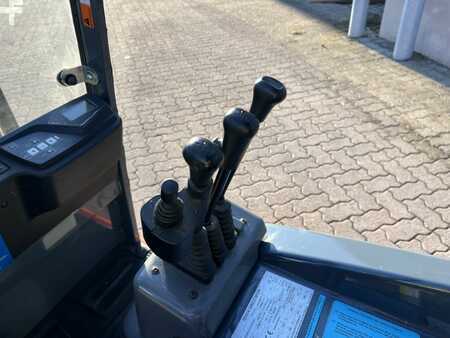 3-wiel elektrische heftrucks 2014  Toyota 7 FBEST 15 (5)