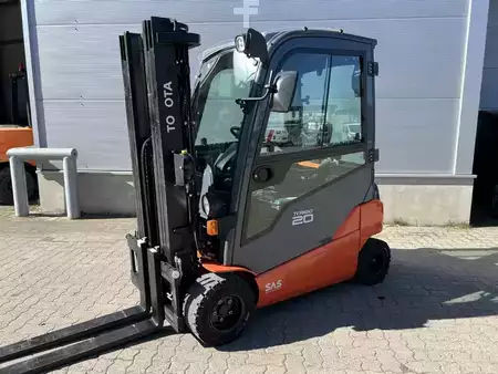 Chariots électriques à 4 roues 2020  Toyota 8 FBM 20 T / 1.240 h! (1)