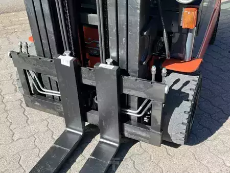 Chariots électriques à 4 roues 2020  Toyota 8 FBM 20 T / 1.240 h! (10)