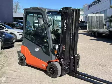 Chariots électriques à 4 roues 2020  Toyota 8 FBM 20 T / 1.240 h! (3)