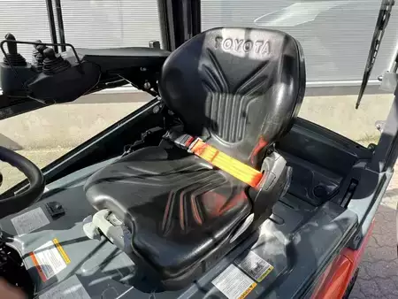 Chariots électriques à 4 roues 2020  Toyota 8 FBM 20 T / 1.240 h! (4)