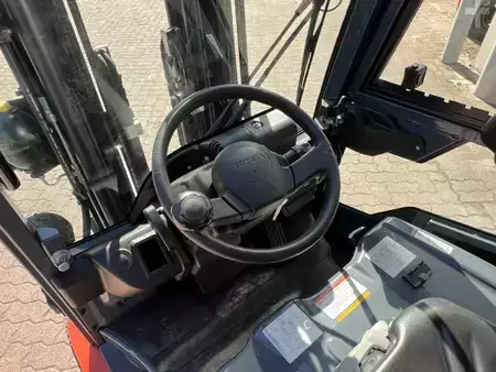 Chariots électriques à 4 roues 2020  Toyota 8 FBM 20 T / 1.240 h! (6)