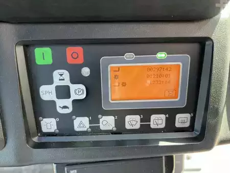 Chariots électriques à 4 roues 2020  Toyota 8 FBM 20 T / 1.240 h! (9)