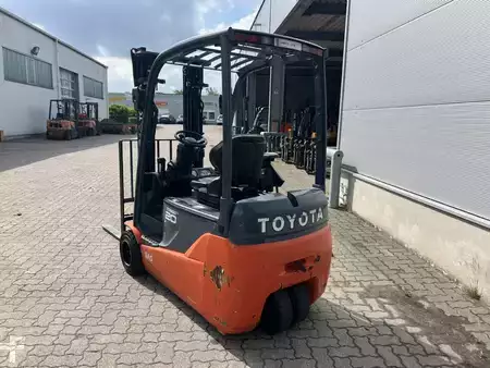 Sähkö - 3 pyör 2014  Toyota 8 FBET 20 (2)