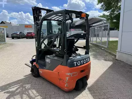 Eléctrica de 3 ruedas 2020  Toyota 8 FBE 20 T (2)