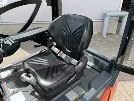 Eléctrica de 3 ruedas 2020  Toyota 8 FBE 20 T (4)