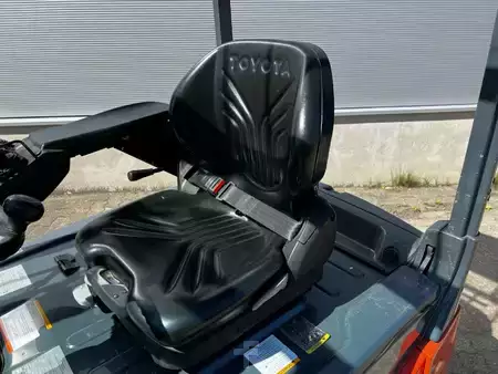 El Truck - 3-hjul 2020  Toyota 8 FBE 16 T / nur 560 h! (4)