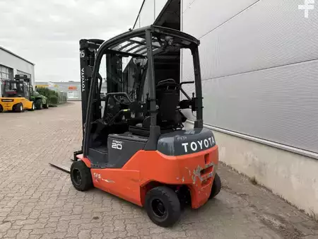 Eléctrico - 4 rodas 2020  Toyota 8 FBMKT 20/ Akku 99% (2)