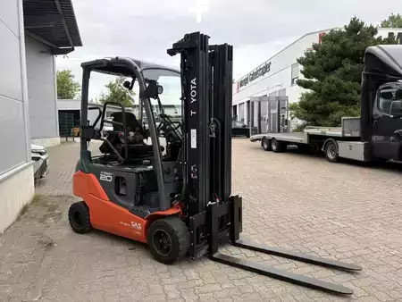 Eléctrico - 4 rodas 2020  Toyota 8 FBMKT 20/ Akku 99% (3)