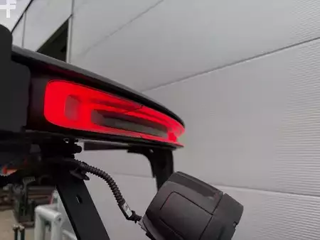 Eléctrico - 4 rodas 2020  Toyota 8 FBMKT 20/ Akku 99% (8)