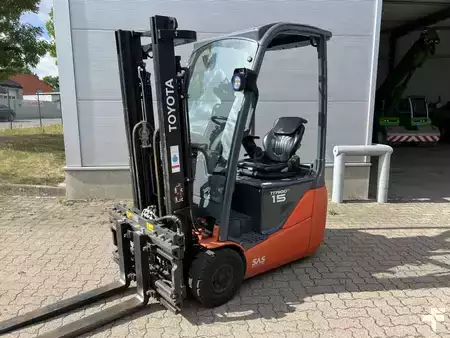 Elektryczne 3-kołowe 2015  Toyota 8 FBE 15 T / Akku 2023! (1)