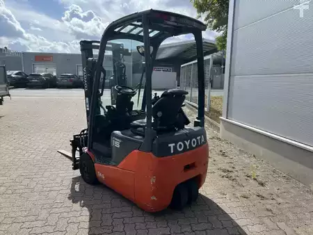 Elektryczne 3-kołowe 2015  Toyota 8 FBE 15 T / Akku 2023! (2)