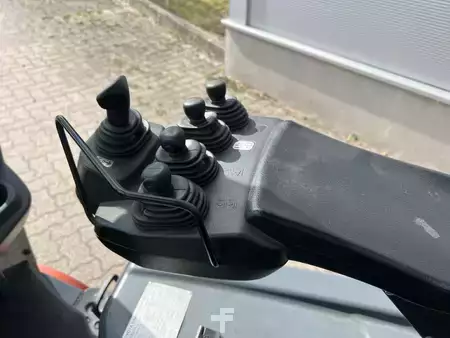 Elektryczne 3-kołowe 2015  Toyota 8 FBE 15 T / Akku 2023! (5)