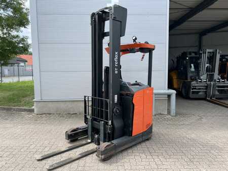 Retraky 2020  Toyota RRE 140 HE (1)