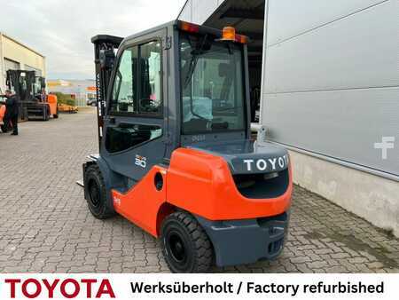 Carretilla elevadora diésel 2018  Toyota 02-8 FDF 30, 1.080 Std.! (2)