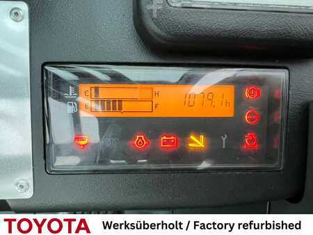 Carretilla elevadora diésel 2018  Toyota 02-8 FDF 30, 1.080 Std.! (6)