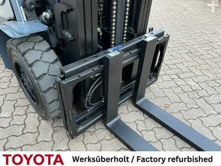 Carretilla elevadora diésel 2018  Toyota 02-8 FDF 30, 1.080 Std.! (9)