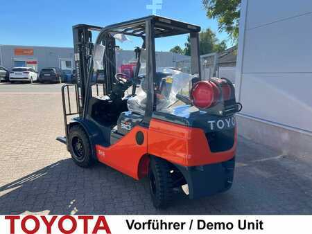 Carrelli elevatori GPL 2023  Toyota 02-8 FGF 30 / Demo (2)