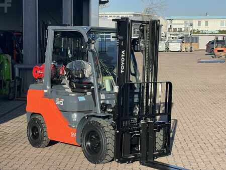 LPG heftrucks 2024  Toyota 02-8 FGF 30, Demo (3)