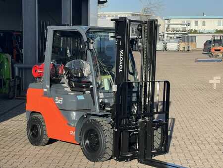 LPG heftrucks 2024  Toyota 02-8 FGF 30, Demo (3)