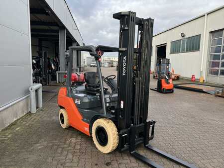 LPG Forklifts 2017  Toyota 02-8 FGF 25 (3)