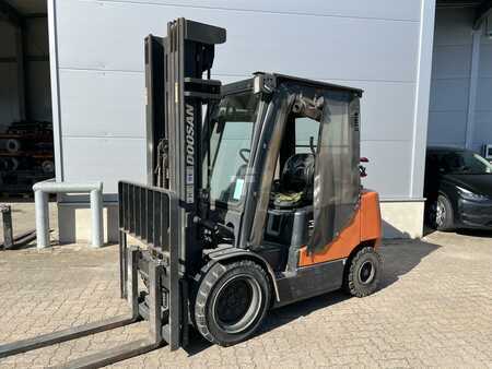 Chariots élévateurs GPL 2008  Doosan G 35 C-5 Plus (1)