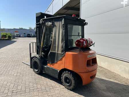 Chariots élévateurs GPL 2008  Doosan G 35 C-5 Plus (2)