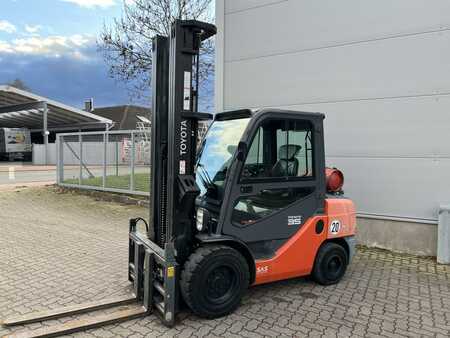 LPG Forklifts 2015  Toyota 02-8 FGF 35 / 580 Stunden!! (1)