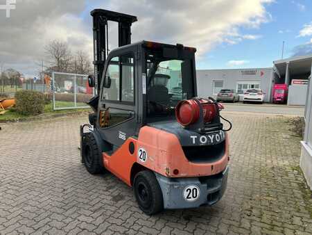 LPG Forklifts 2015  Toyota 02-8 FGF 35 / 580 Stunden!! (2)