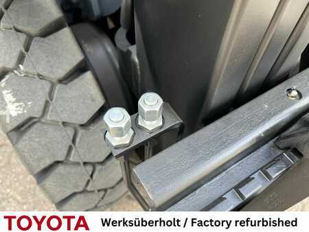 Wózki gazowe 2022  Toyota 02-8 FGF 18 / 810 Std.! (9)