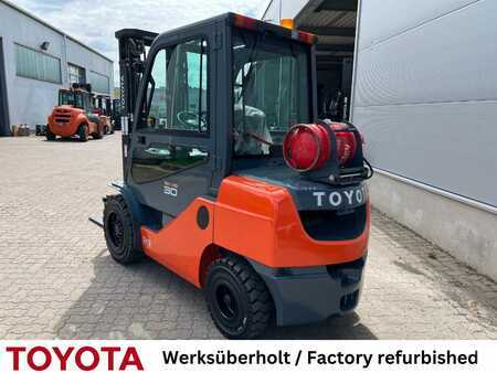 Treibgasstapler 2017  Toyota 02-8 FGF 30 (2)