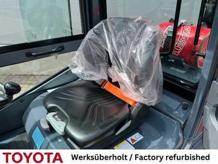 Treibgasstapler 2017  Toyota 02-8 FGF 30 (4)