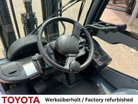 Treibgasstapler 2017  Toyota 02-8 FGF 30 (6)