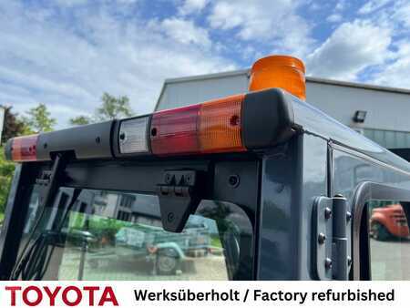 Treibgasstapler 2017  Toyota 02-8 FGF 30 (8)