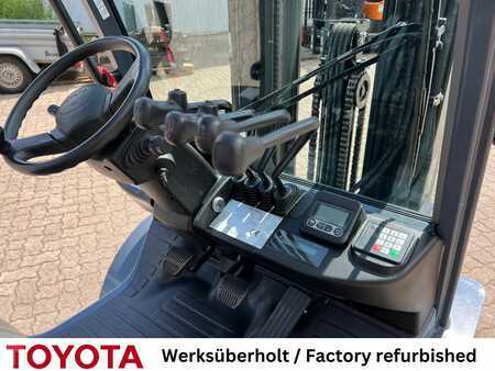 Chariots élévateurs GPL 2017  Toyota 02-8 FGF 25, Waage (6)