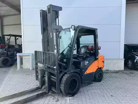 Gázüzemű targoncák 2019  Doosan G 35 C-7 (1)