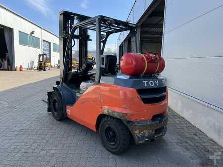 Wózki gazowe 2020  Toyota 8 FG 45 N (2)